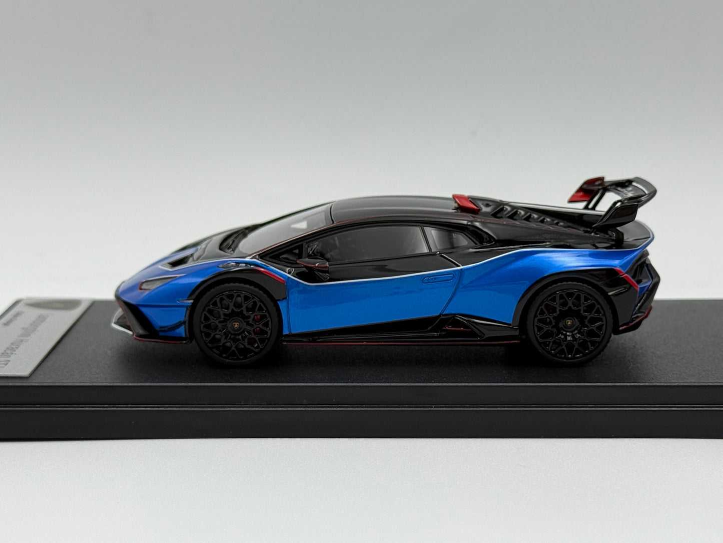 Looksmart 1:43 Lamborghini Huracan STJ (Blu Eliadi)