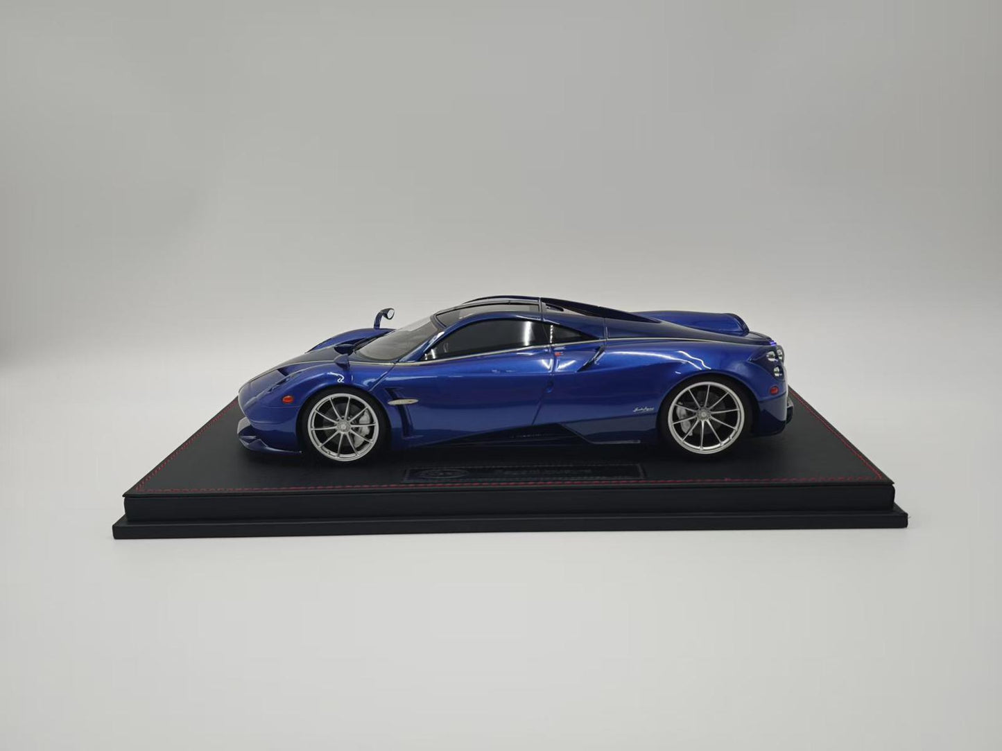 [PRE-ORDER] GL Models 1:18 Pagani Huayra (Blue Carbon)