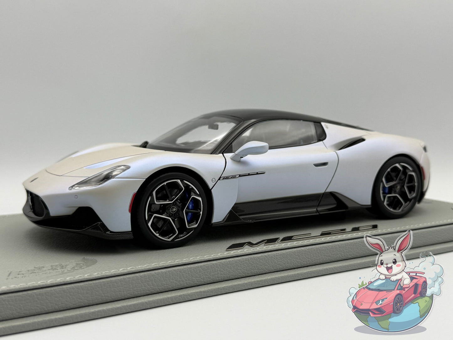 BBR 1:18 Maserati MC20 'OPEN/CLOSE' White Audace black roof