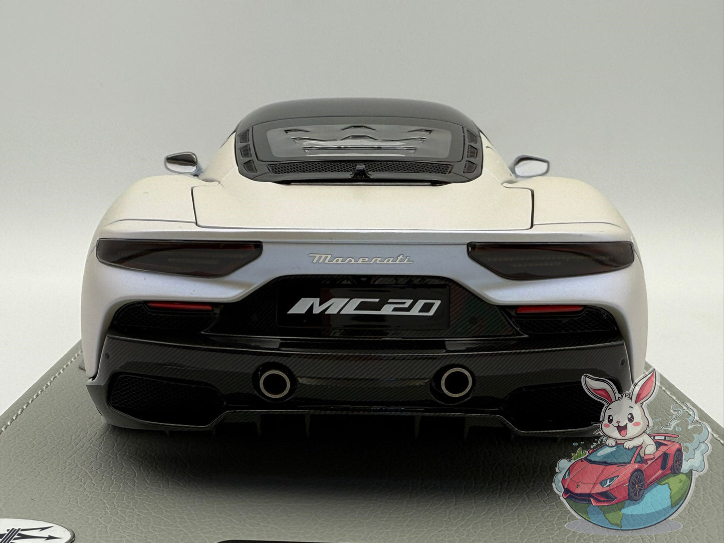 BBR 1:18 Maserati MC20 'OPEN/CLOSE' White Audace black roof