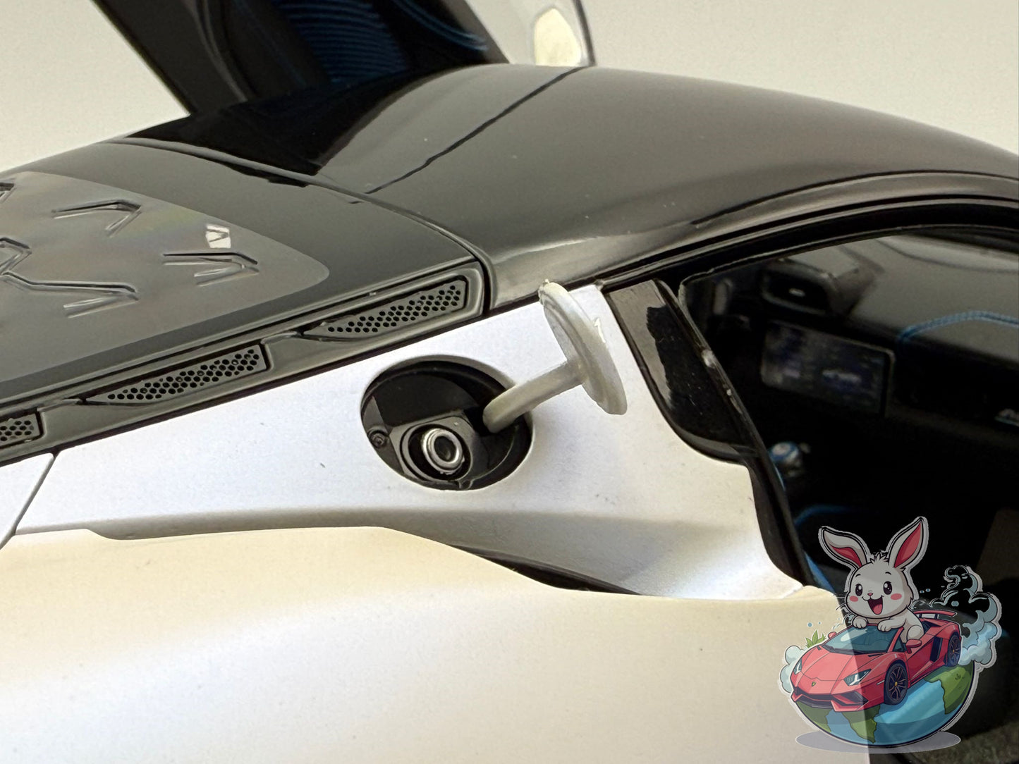 BBR 1:18 Maserati MC20 'OPEN/CLOSE' White Audace black roof