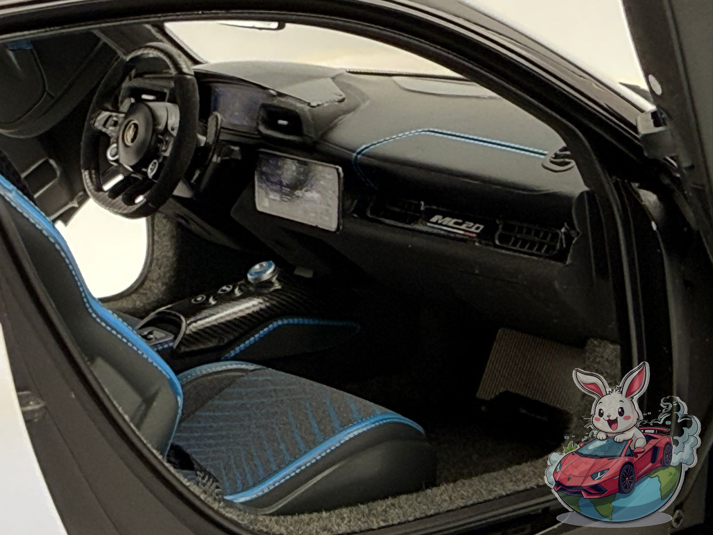 BBR 1:18 Maserati MC20 'OPEN/CLOSE' White Audace black roof