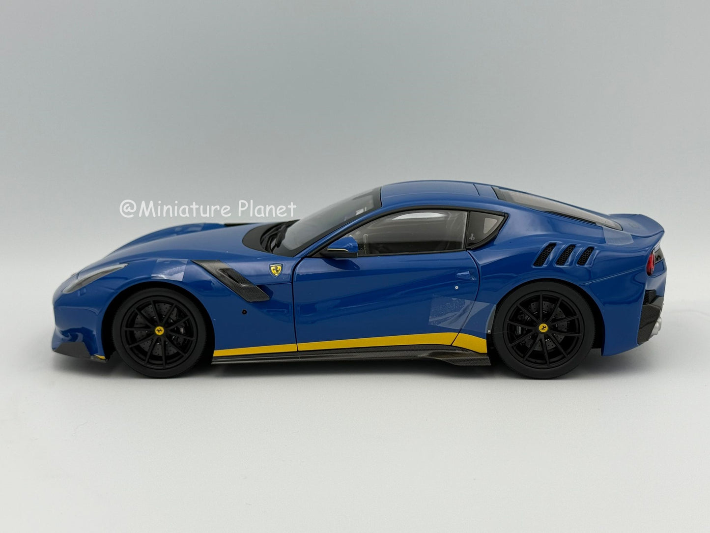 BBR 1:18 Ferrari F12 TDF 'OPEN/CLOSE' Azzurro Dino + Yellow Accents