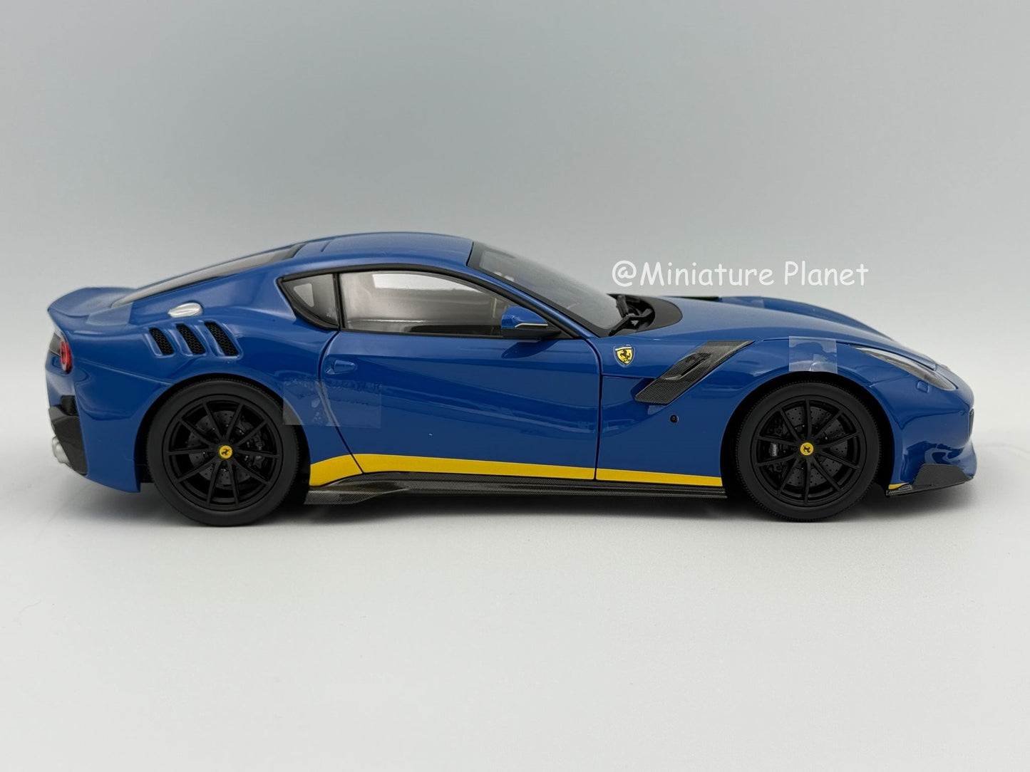 BBR 1:18 Ferrari F12 TDF 'OPEN/CLOSE' Azzurro Dino + Yellow Accents