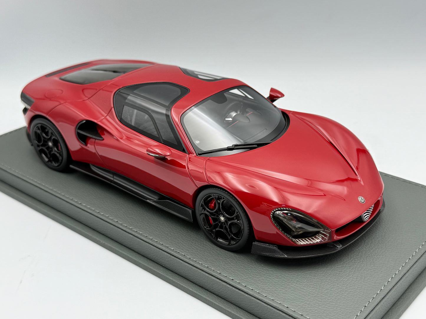 BBR 1:18 Alfa Romeo 33 Stradale (Rosso Alfa)