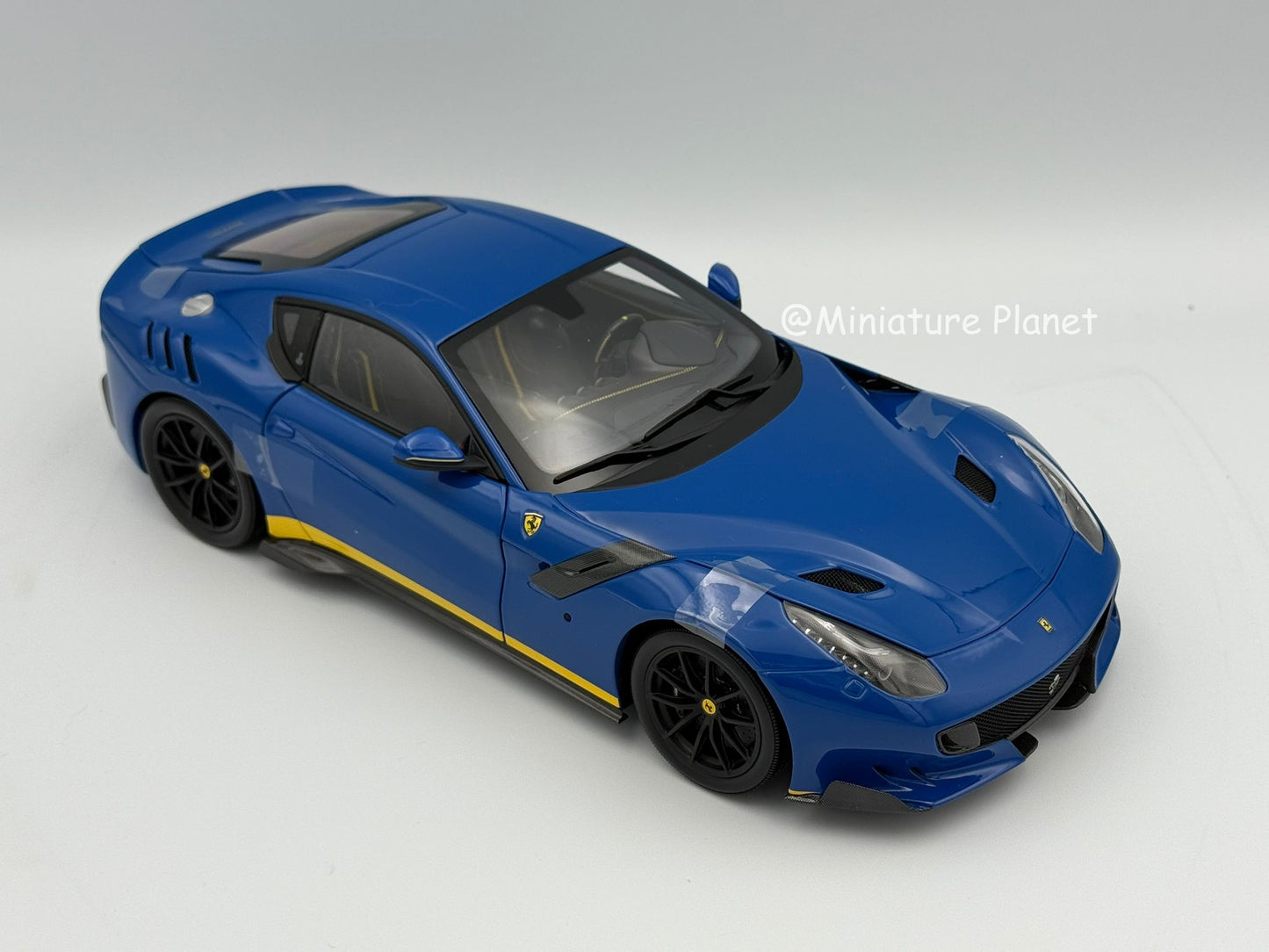 BBR 1:18 Ferrari F12 TDF 'OPEN/CLOSE' Azzurro Dino + Yellow Accents