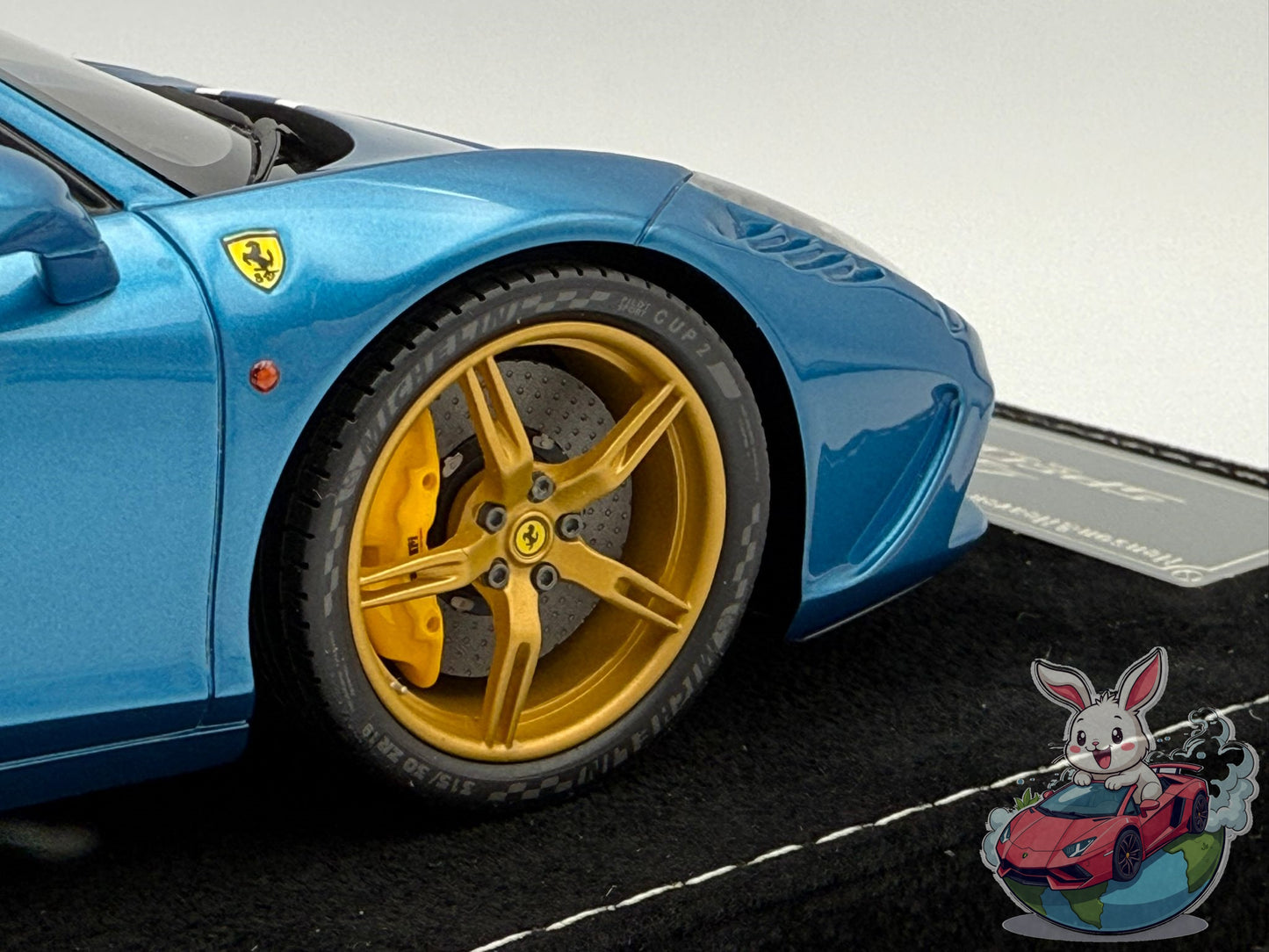 HH Model 1:18 Ferrari 458 Speciale Aperta (Artemis Green - Gold Wheels)