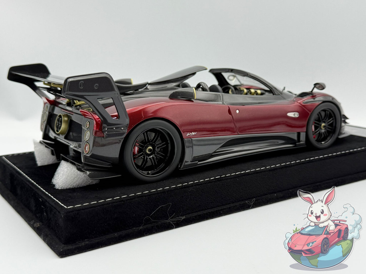 HH Model 1:18 Pagani Zonda MY Roadster (Red)