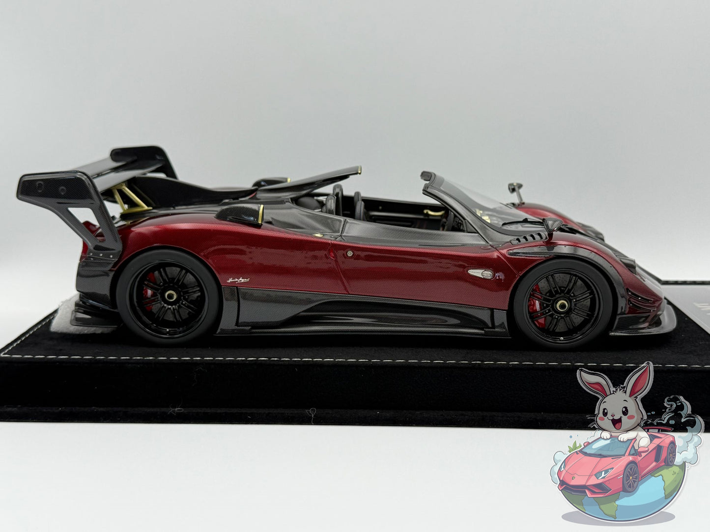 HH Model 1:18 Pagani Zonda MY Roadster (Red)