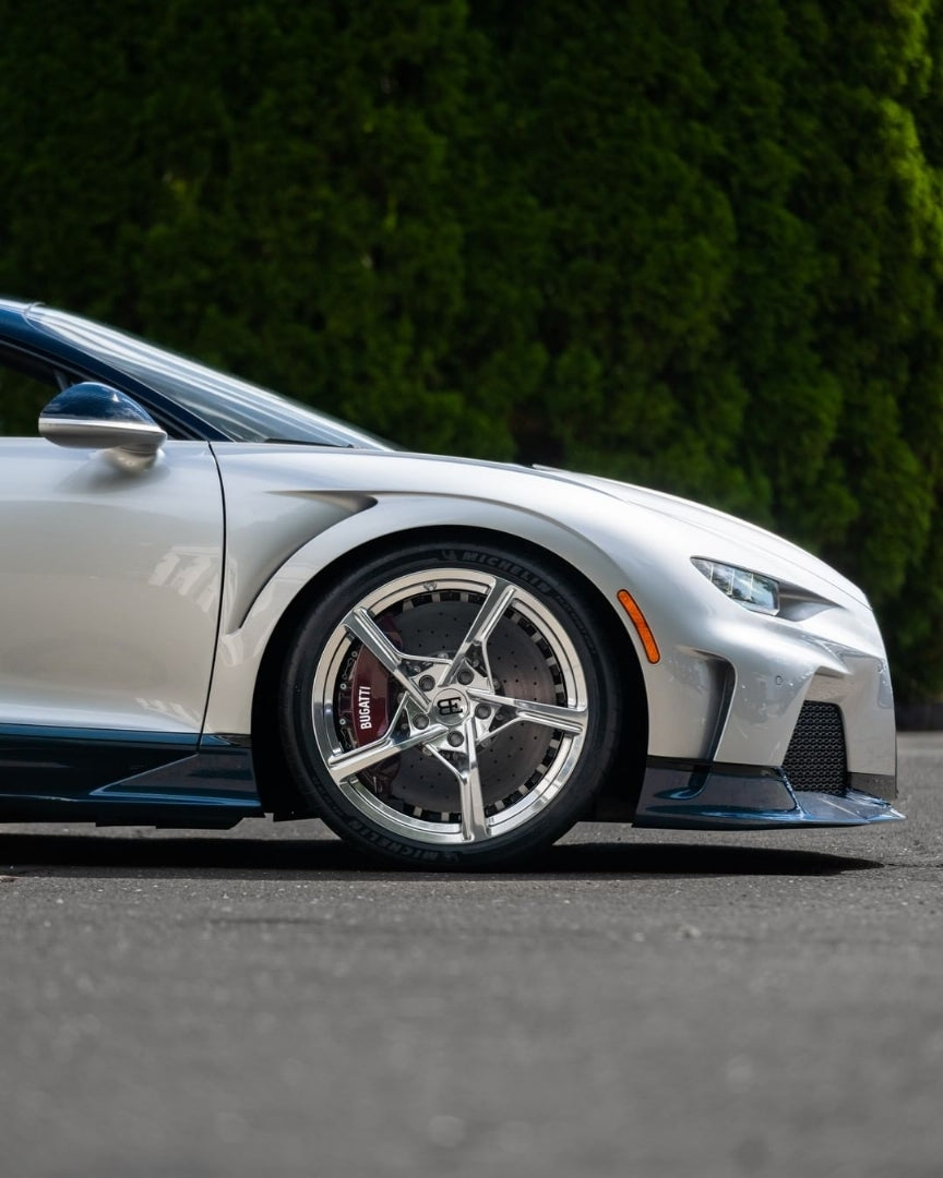 PREORDER 1:18  Bugatti Chiron Super Sport (Royal Blue Carbon Fiber/Argent)