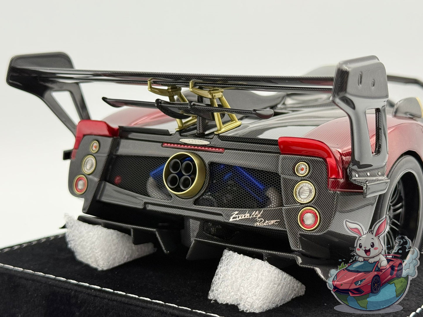 HH Model 1:18 Pagani Zonda MY Roadster (Red)