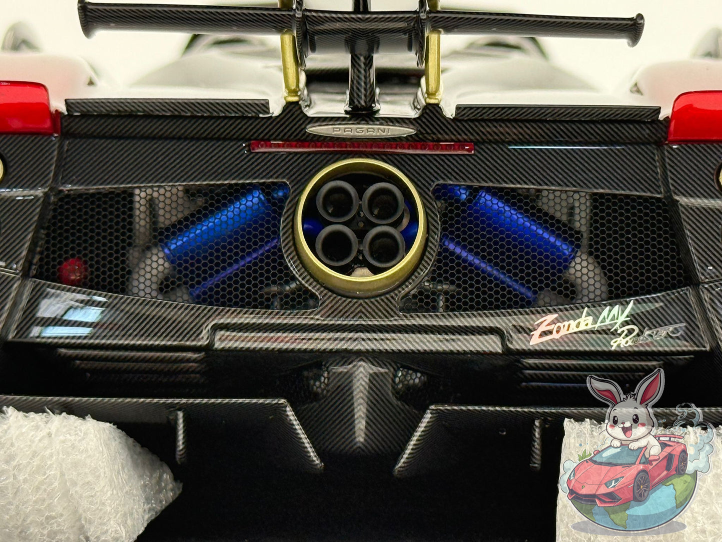 HH Model 1:18 Pagani Zonda MY Roadster (Red)