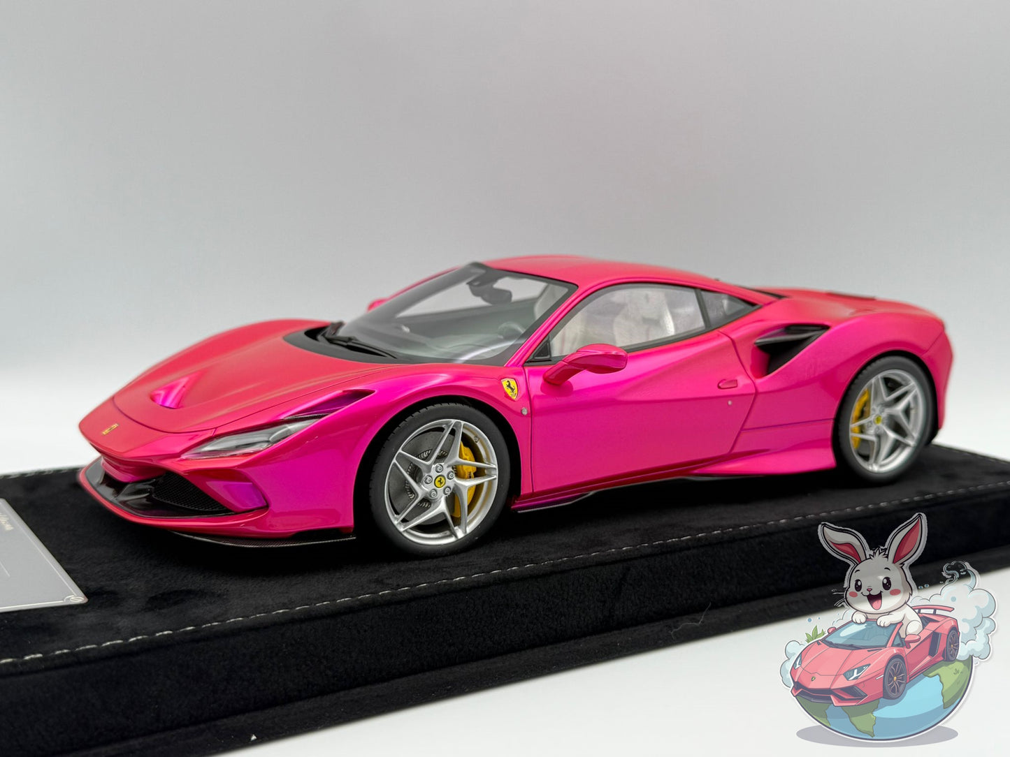 HH Model 1:18 Ferrari F8 Tributo (Flash Pink)