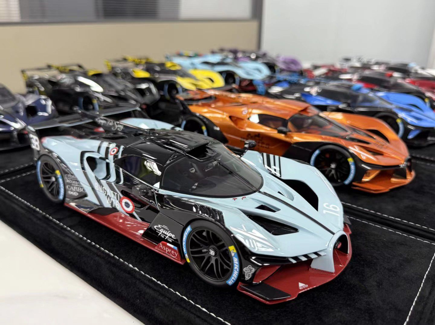 PREORDER Henson & Heaven 1:18 Bugatti Bolide