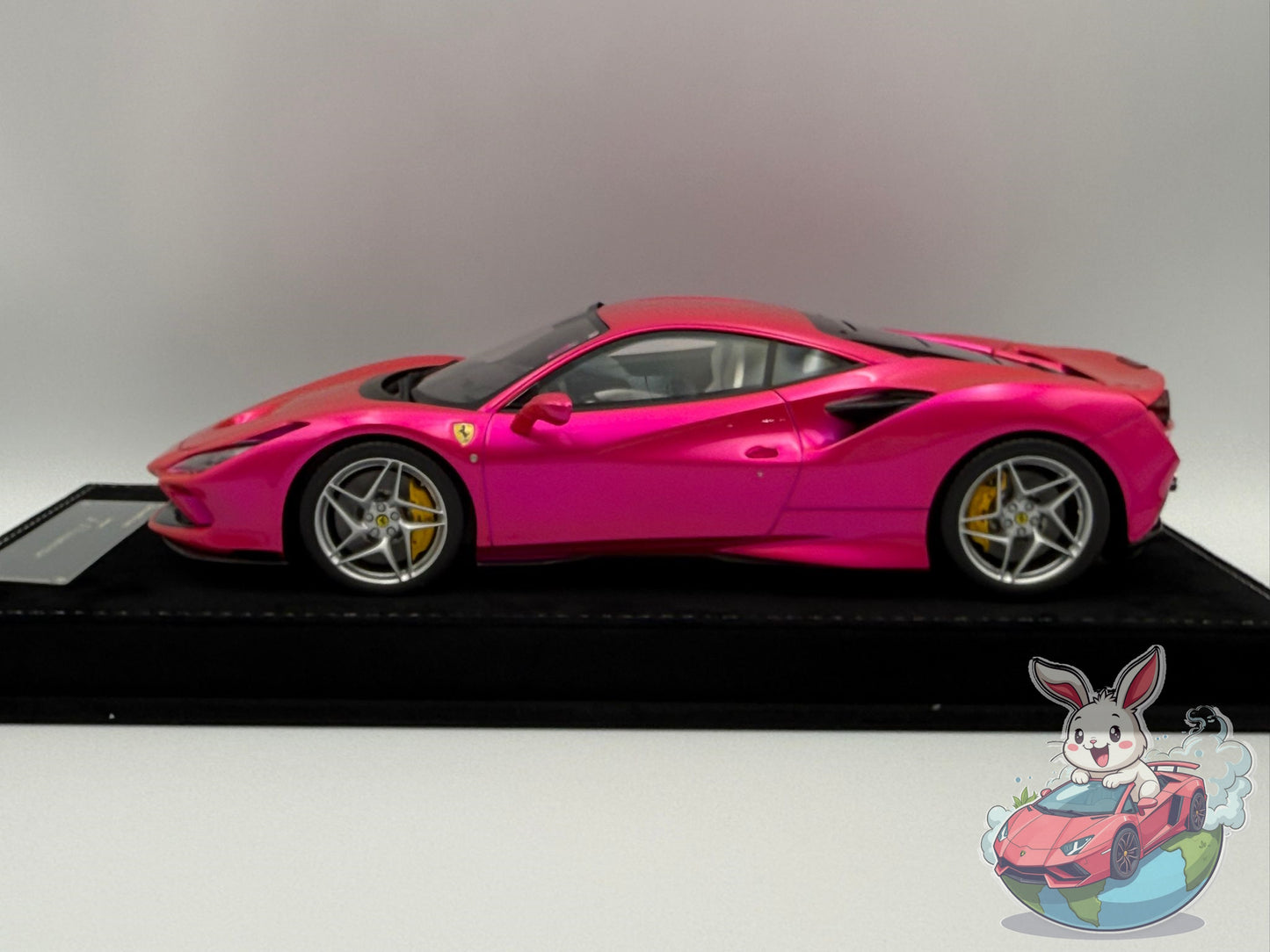 HH Model 1:18 Ferrari F8 Tributo (Flash Pink)