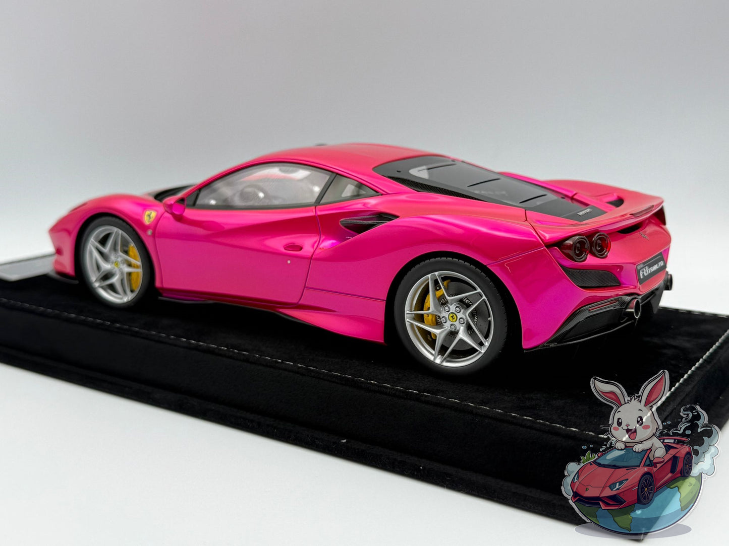 HH Model 1:18 Ferrari F8 Tributo (Flash Pink)