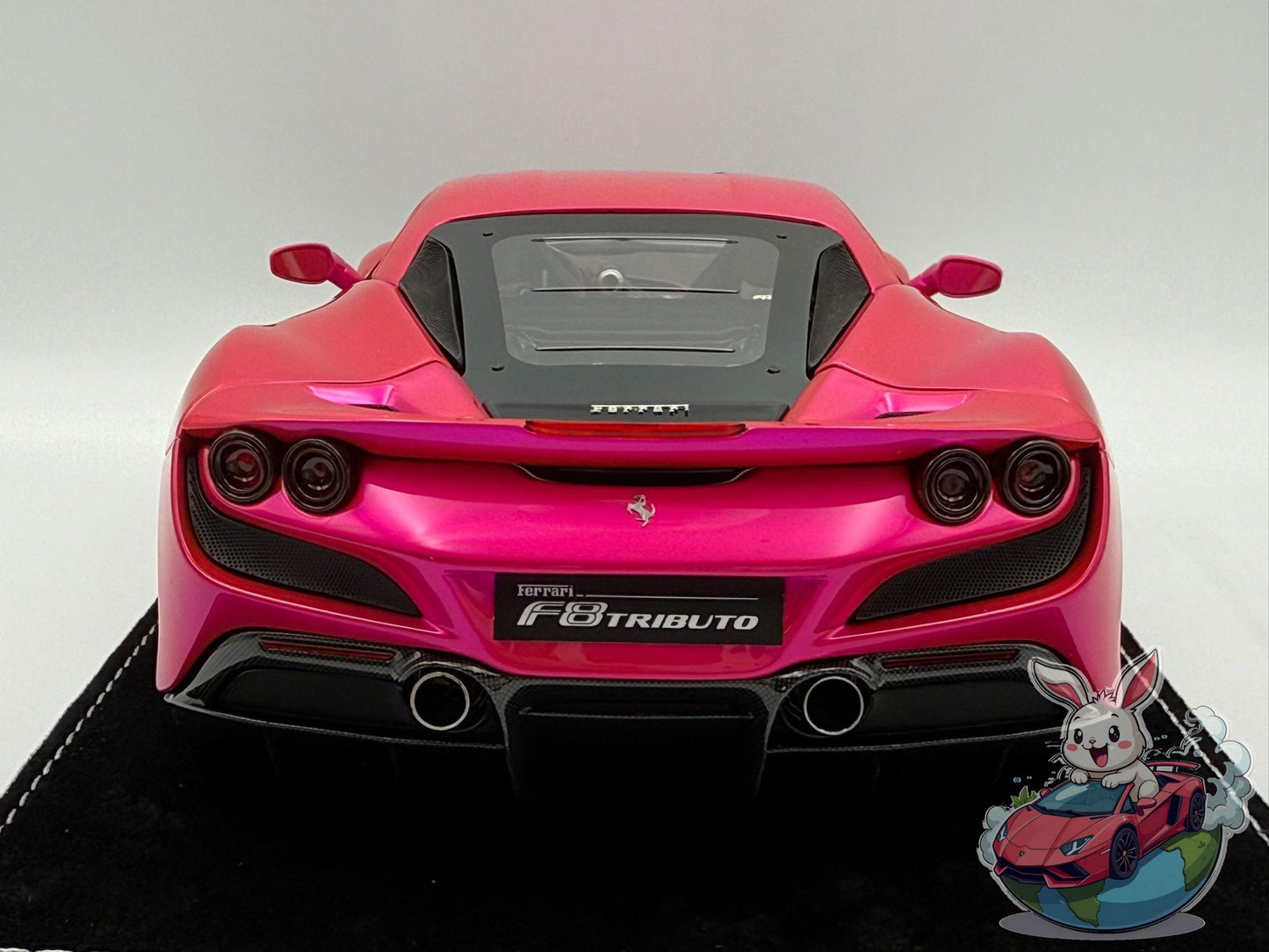 HH Model 1:18 Ferrari F8 Tributo (Flash Pink)