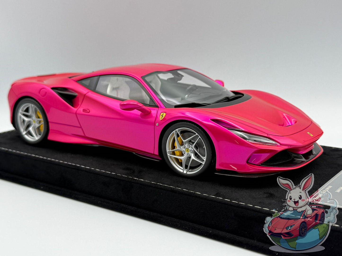 HH Model 1:18 Ferrari F8 Tributo (Flash Pink)