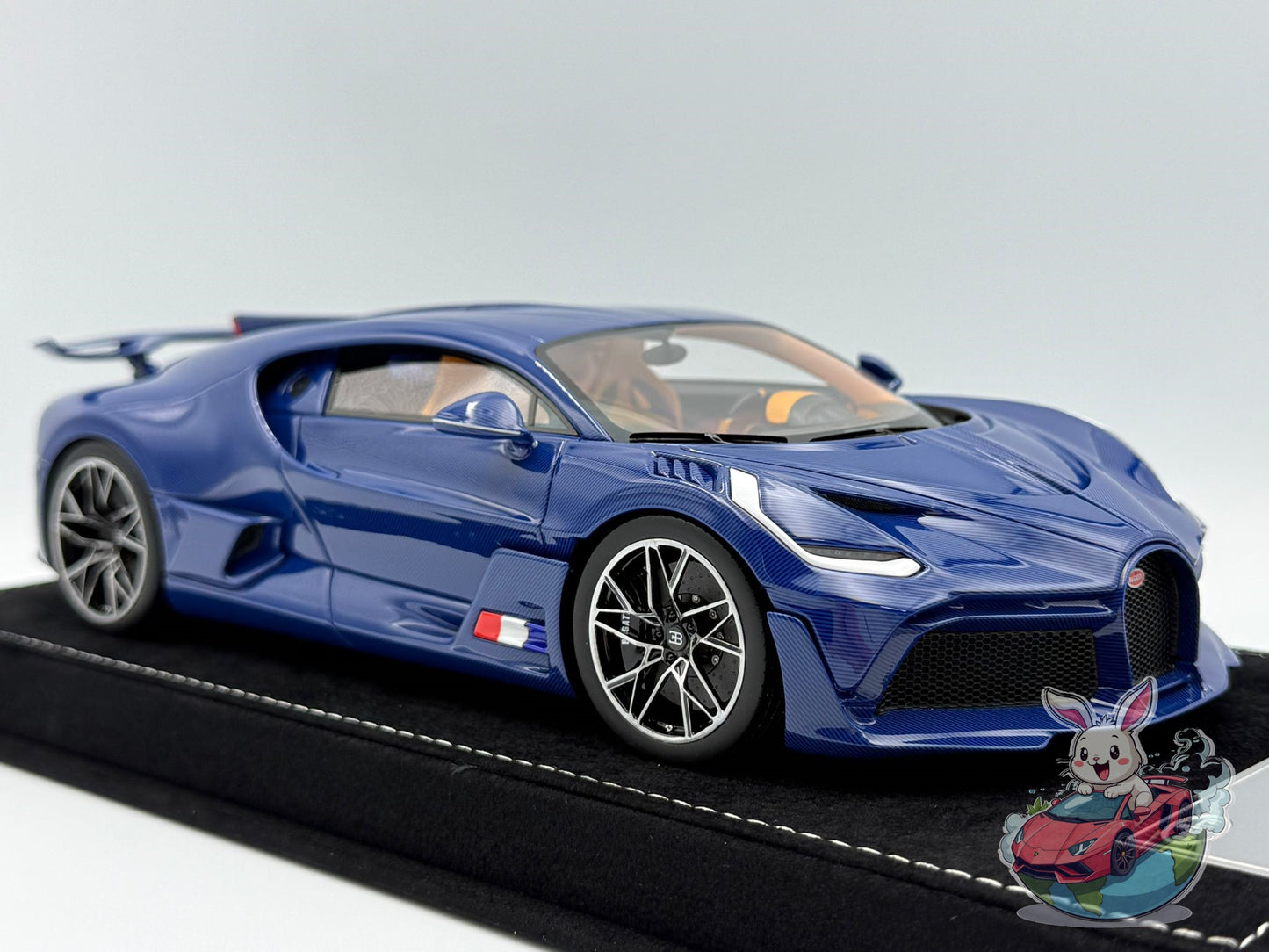 Henson & Heaven 1:18 Bugatti Divo (Blue Carbon Fiber)