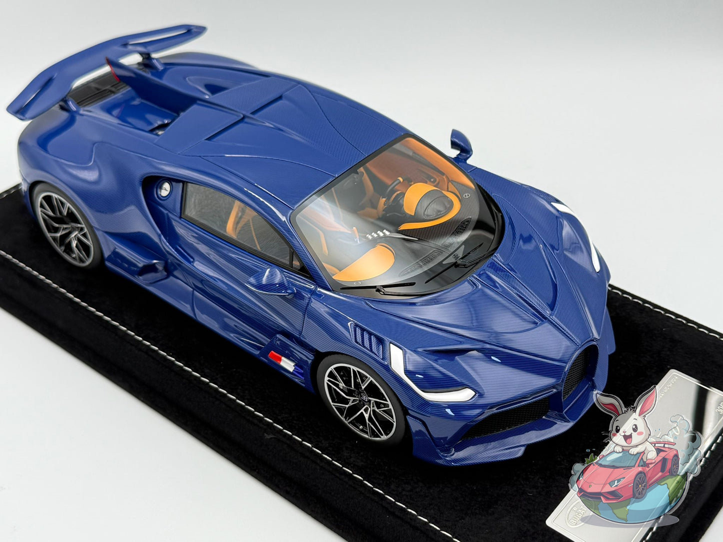 Henson & Heaven 1:18 Bugatti Divo (Blue Carbon Fiber)