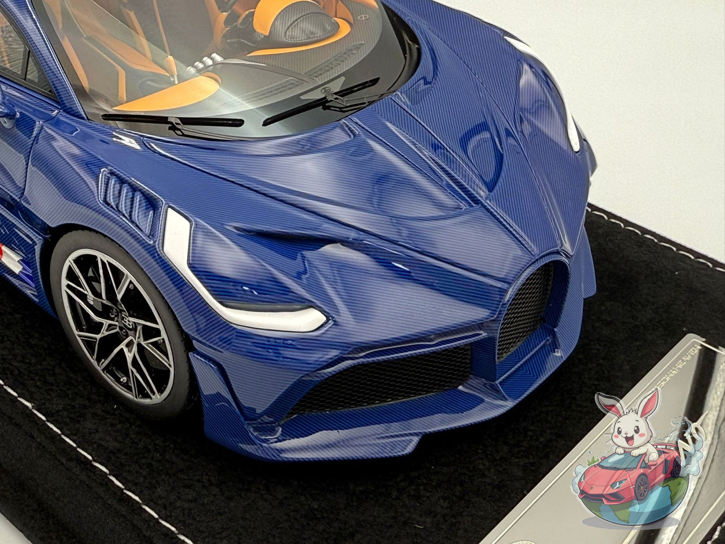 Henson & Heaven 1:18 Bugatti Divo (Blue Carbon Fiber)