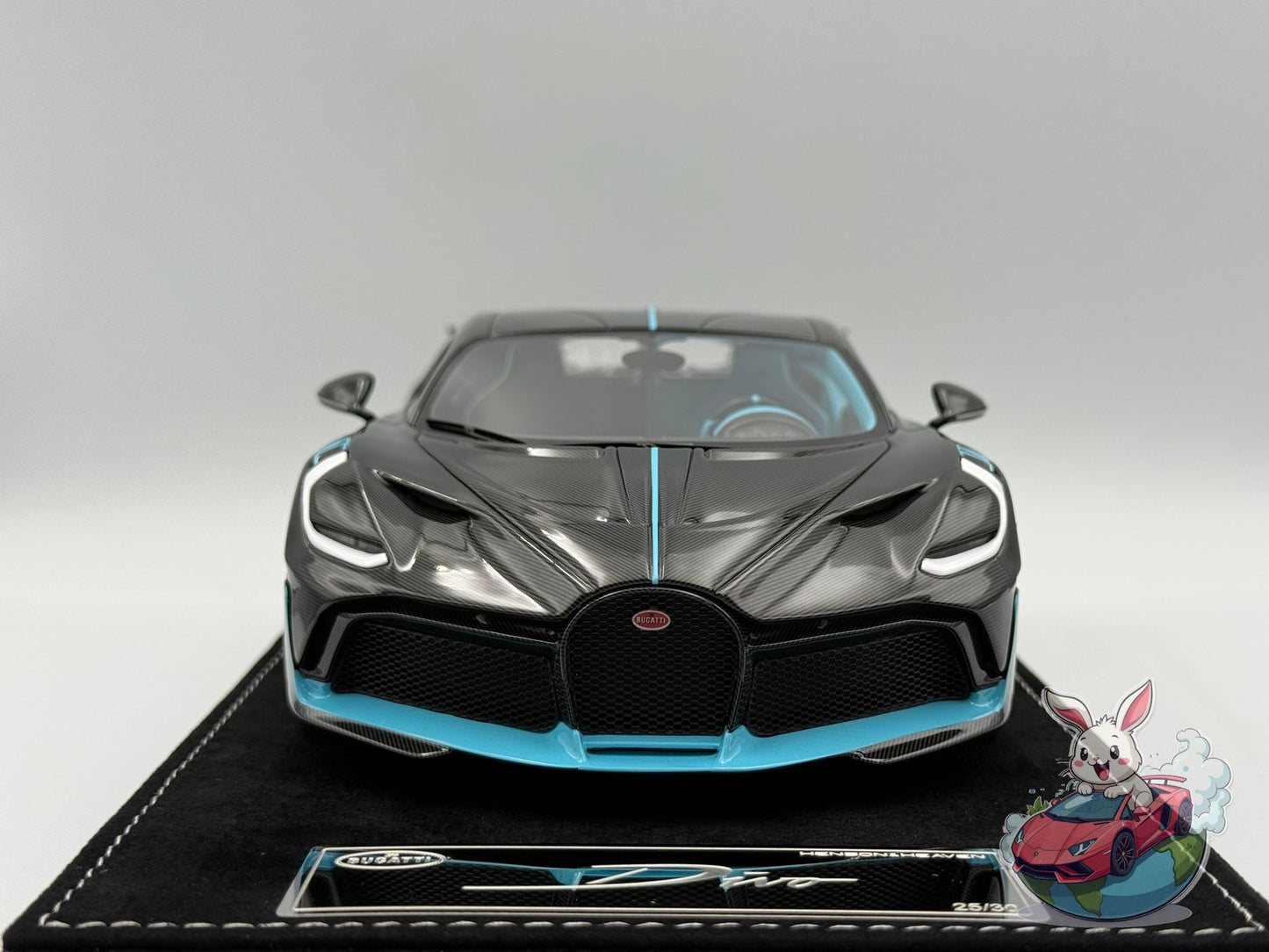 Henson & Heaven 1:18 Bugatti Divo (Carbon Fiber - Tiffany)