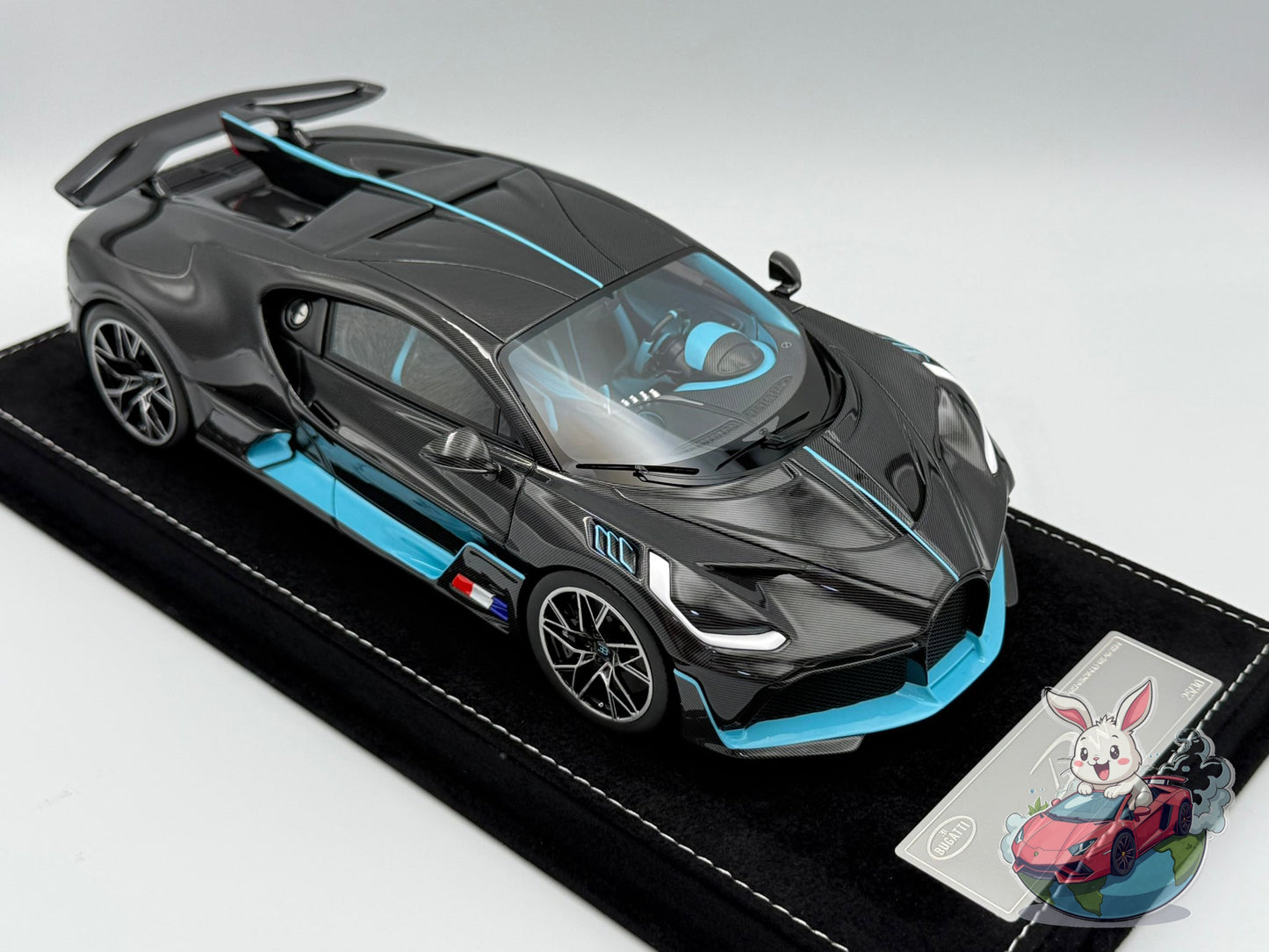 Henson & Heaven 1:18 Bugatti Divo (Carbon Fiber - Tiffany)