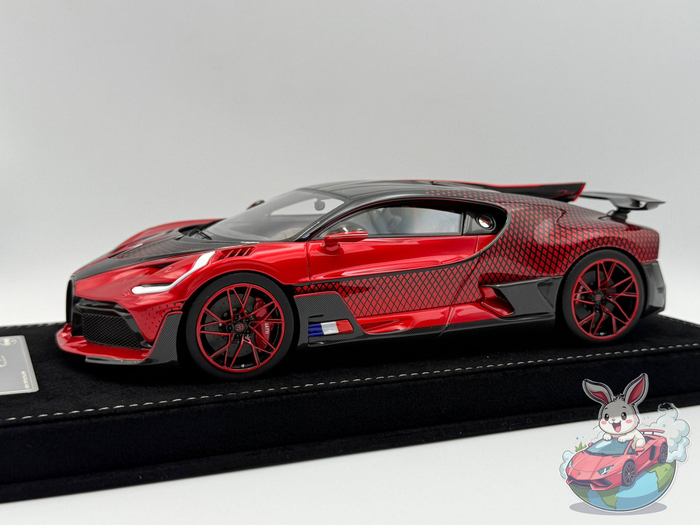 Henson & Heaven 1:18 Bugatti Divo 'Ladybug'