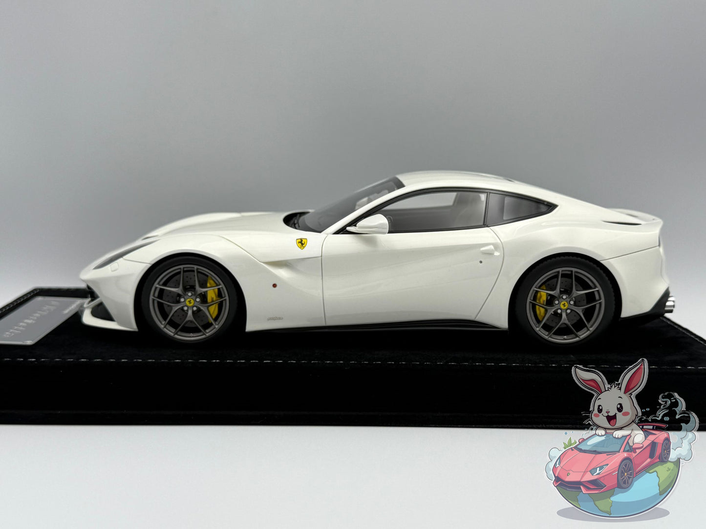 HH Model 1:18 Ferrari F12 Berlinetta (Bianco Avus)