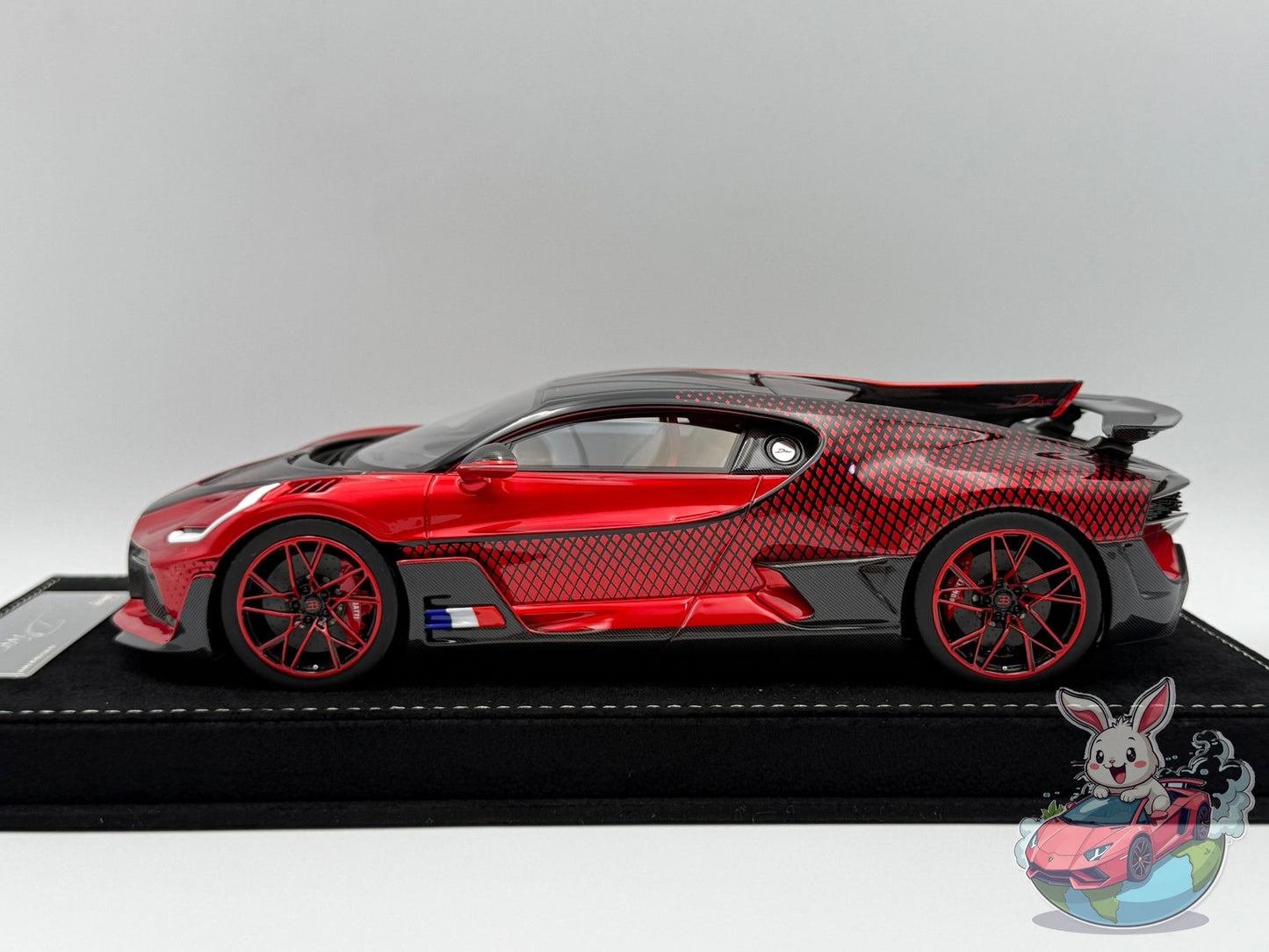 Henson & Heaven 1:18 Bugatti Divo 'Ladybug'