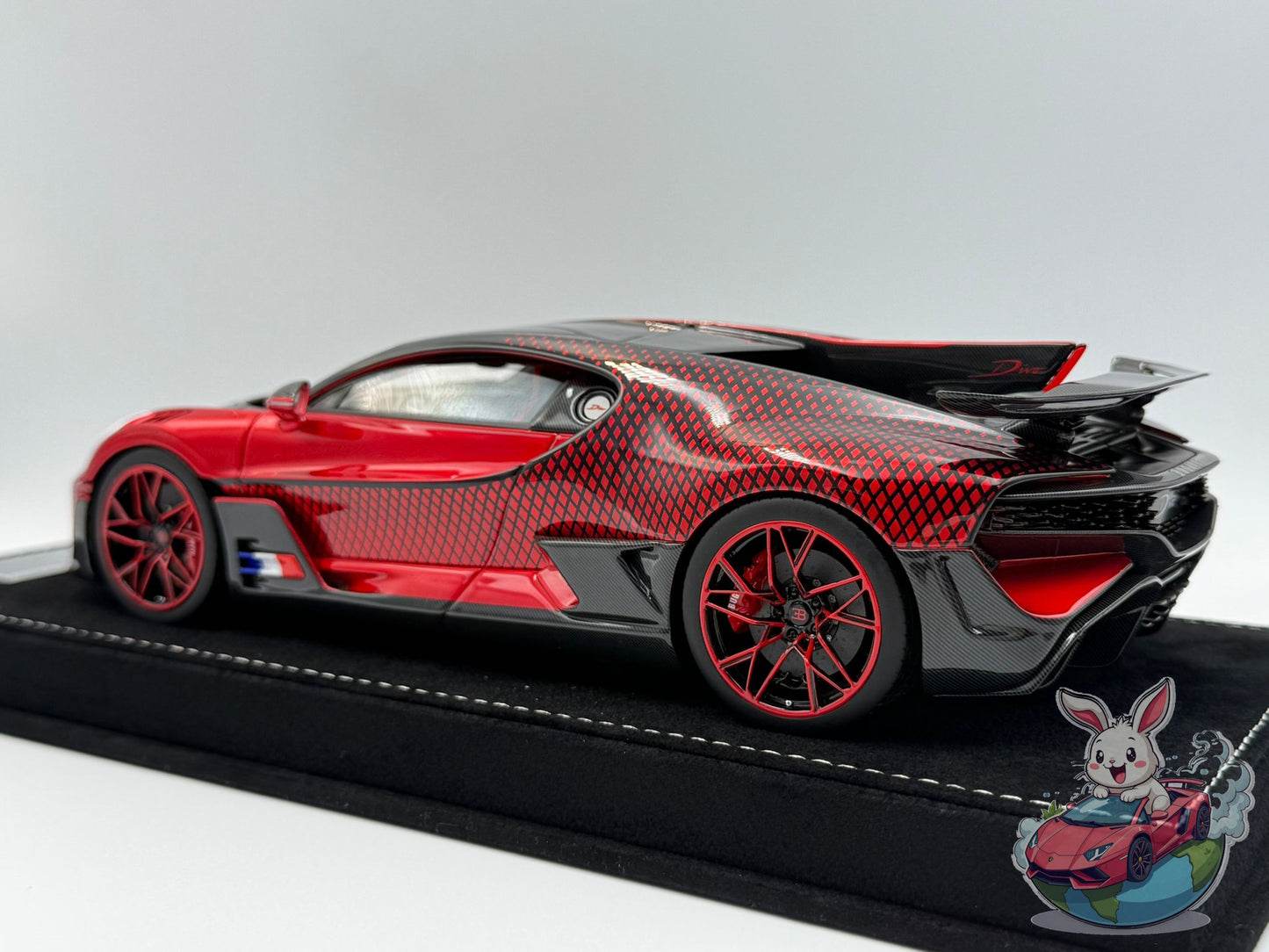 Henson & Heaven 1:18 Bugatti Divo 'Ladybug'