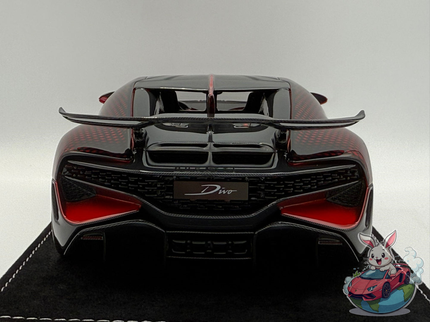 Henson & Heaven 1:18 Bugatti Divo 'Ladybug'