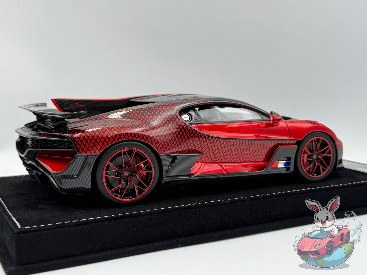 Henson & Heaven 1:18 Bugatti Divo 'Ladybug'