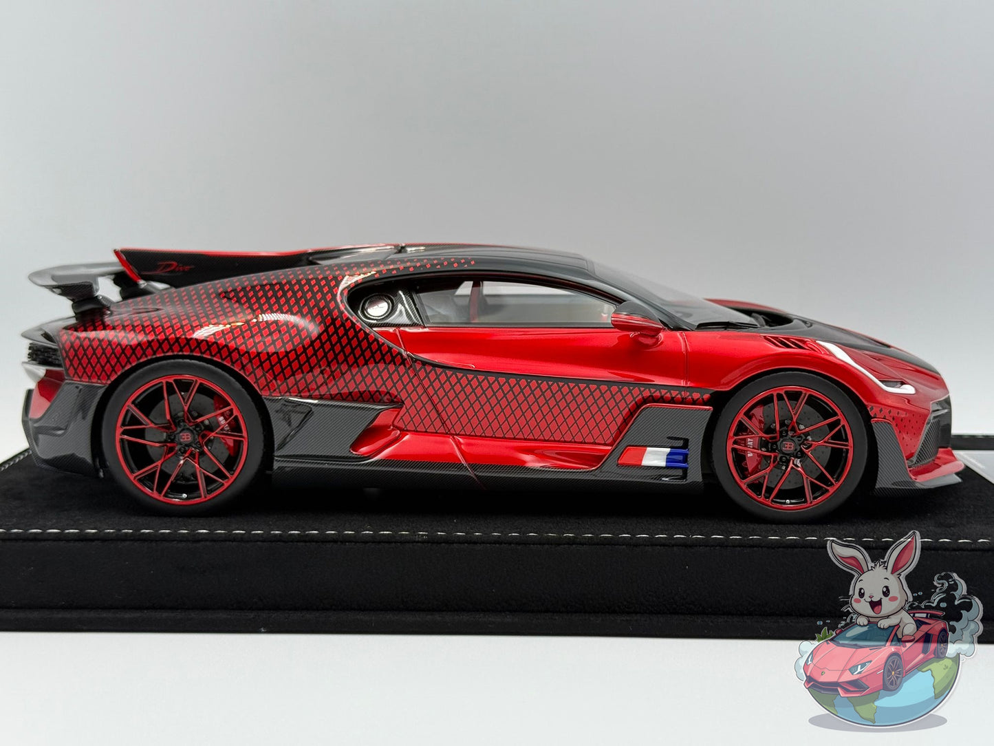 Henson & Heaven 1:18 Bugatti Divo 'Ladybug'