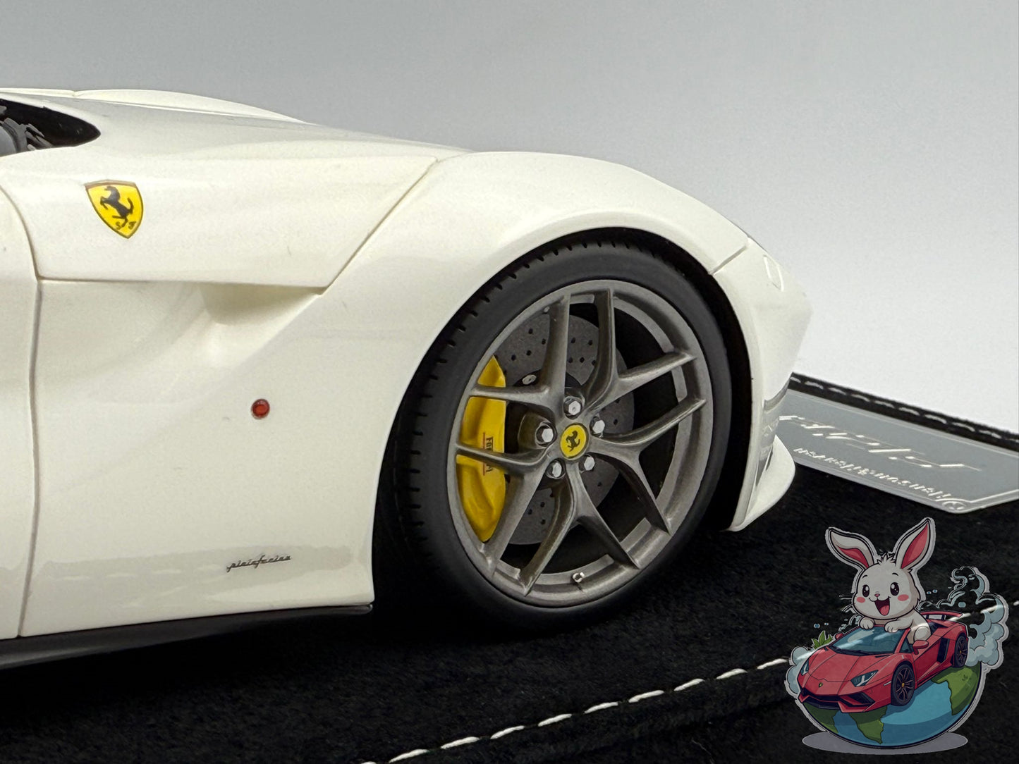 HH Model 1:18 Ferrari F12 Berlinetta (Bianco Avus)