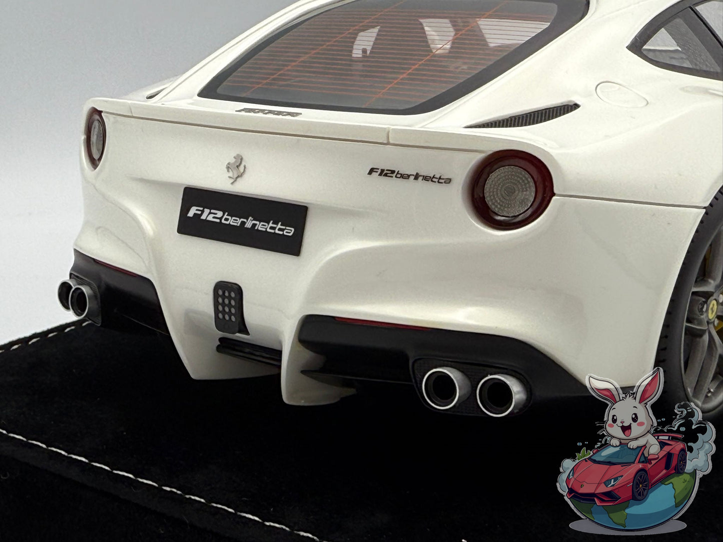 HH Model 1:18 Ferrari F12 Berlinetta (Bianco Avus)