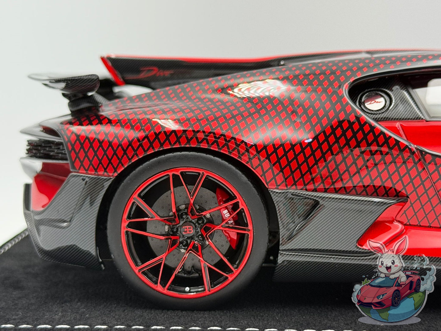 Henson & Heaven 1:18 Bugatti Divo 'Ladybug'