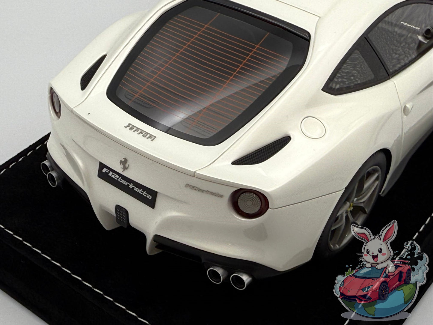 HH Model 1:18 Ferrari F12 Berlinetta (Bianco Avus)