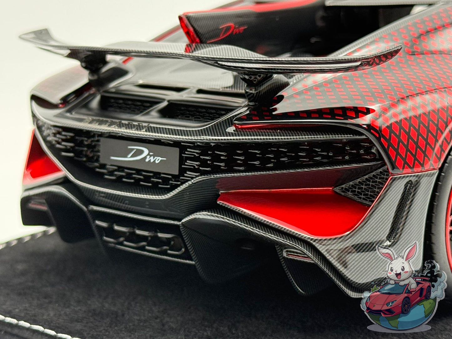 Henson & Heaven 1:18 Bugatti Divo 'Ladybug'