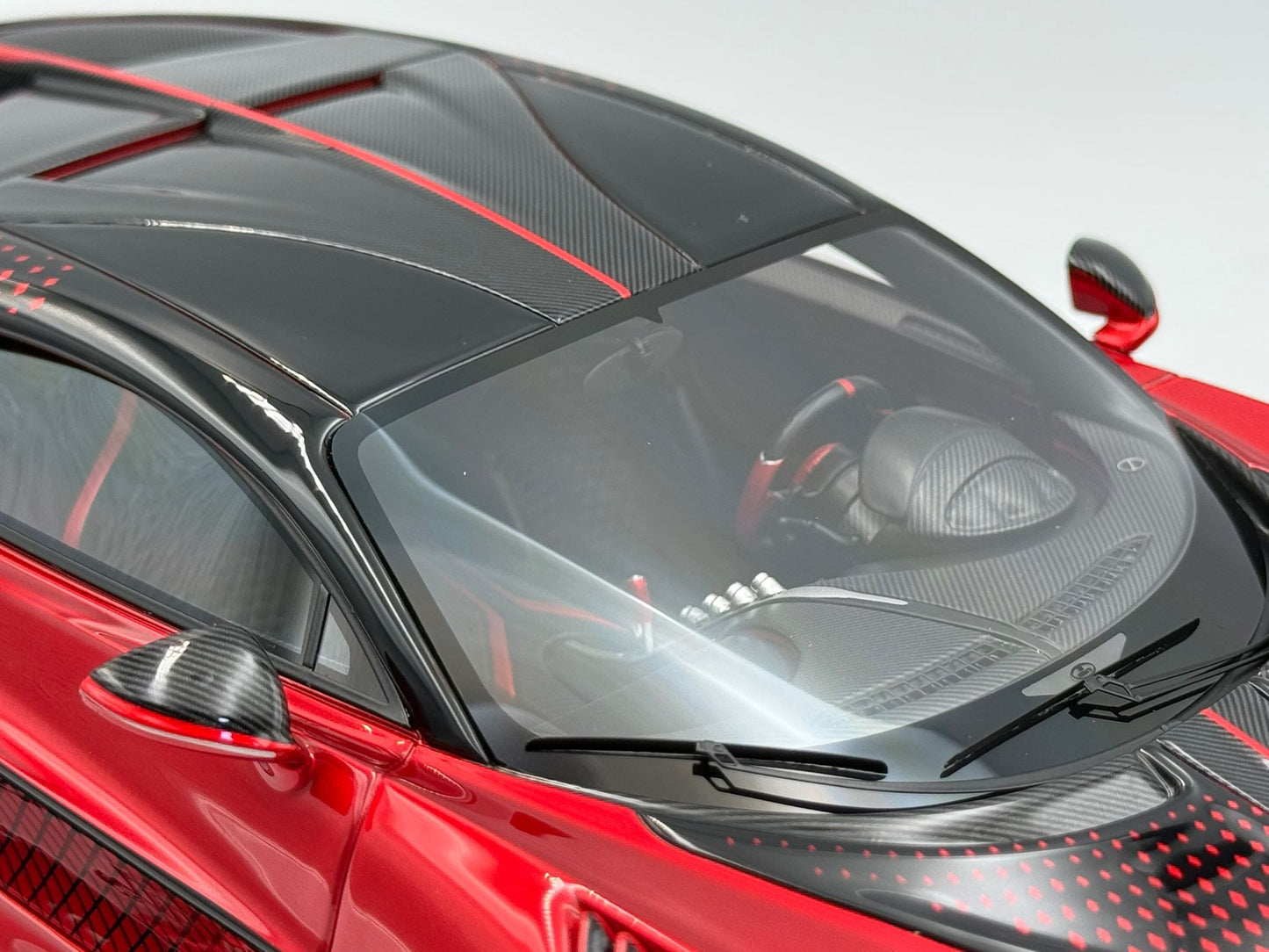 Henson & Heaven 1:18 Bugatti Divo 'Ladybug'