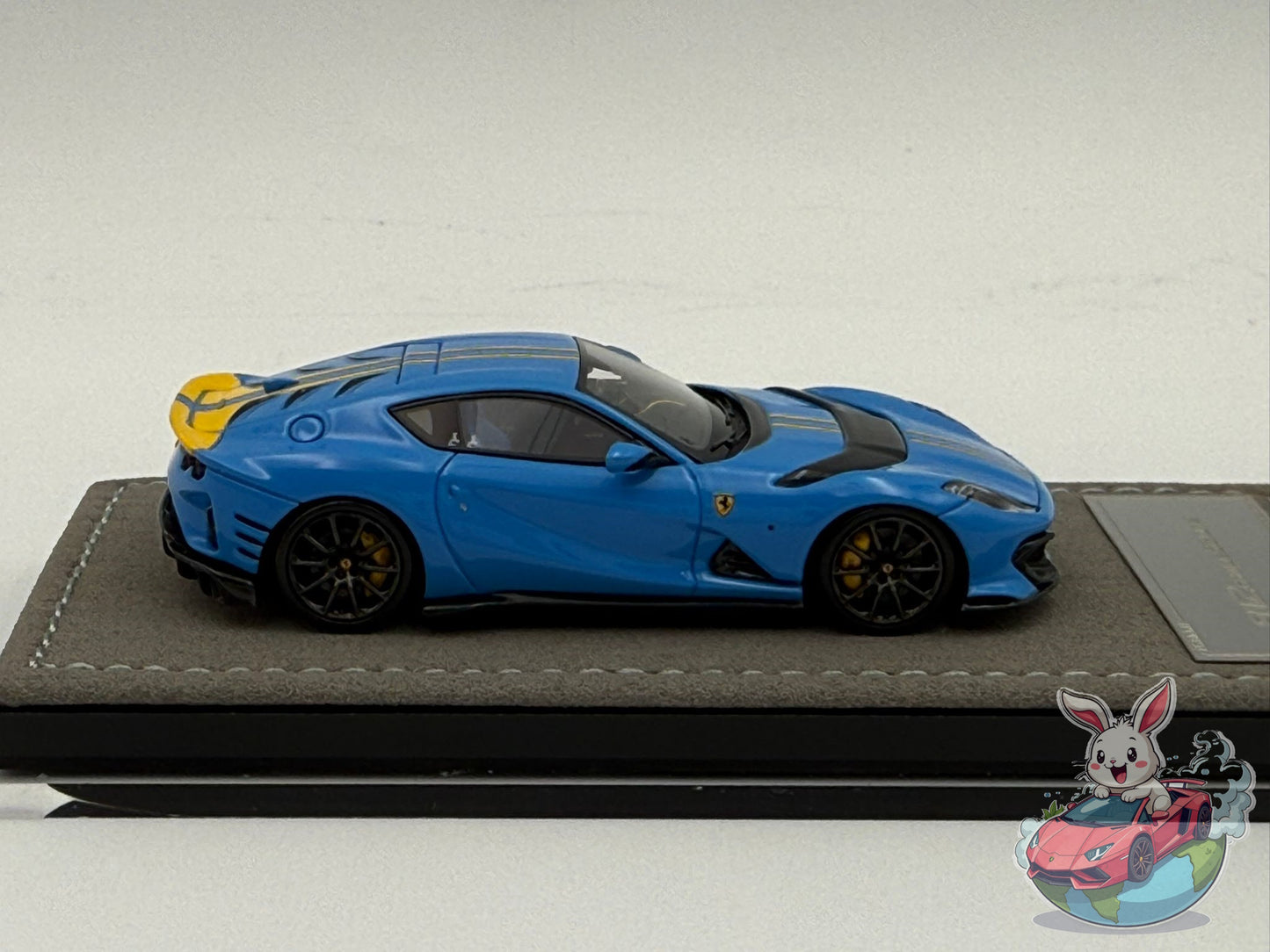 Henson & Heaven 1:64 Ferrari 812 Competizione (Azzurro Dino)