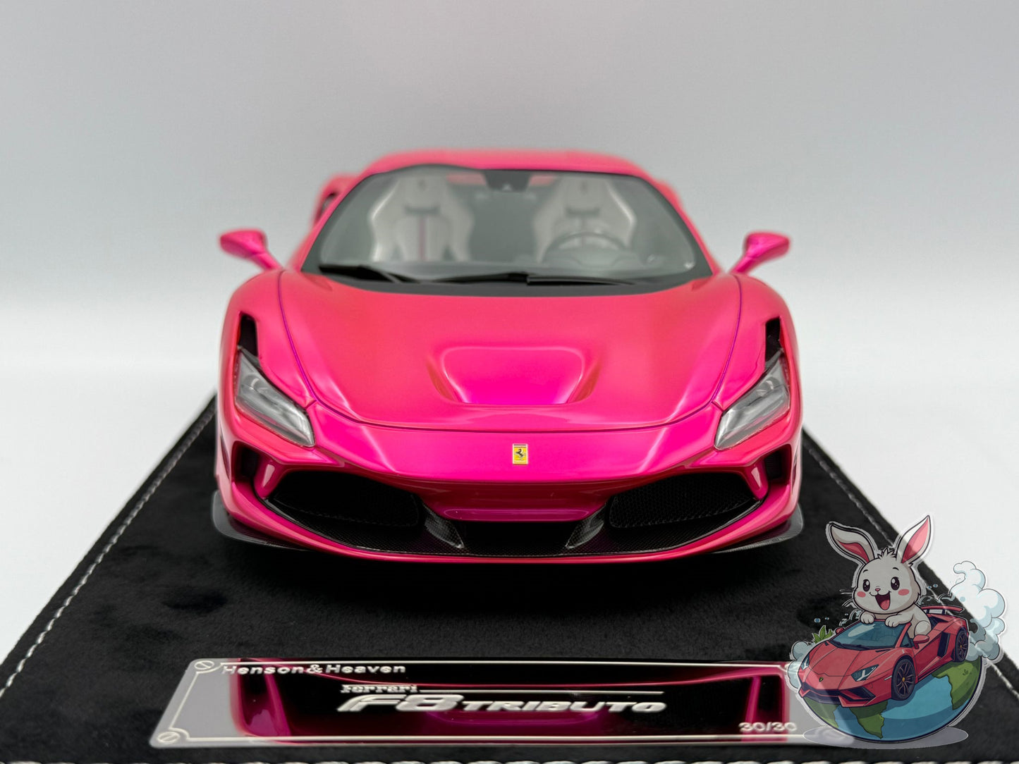 HH Model 1:18 Ferrari F8 Tributo (Flash Pink)