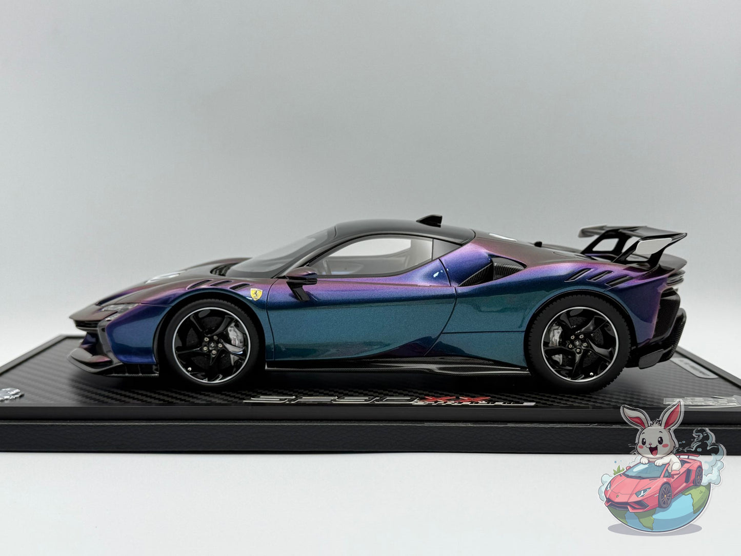 BBR 1:18 Ferrari SF90XX Stradale (Chameleon and black roof)
