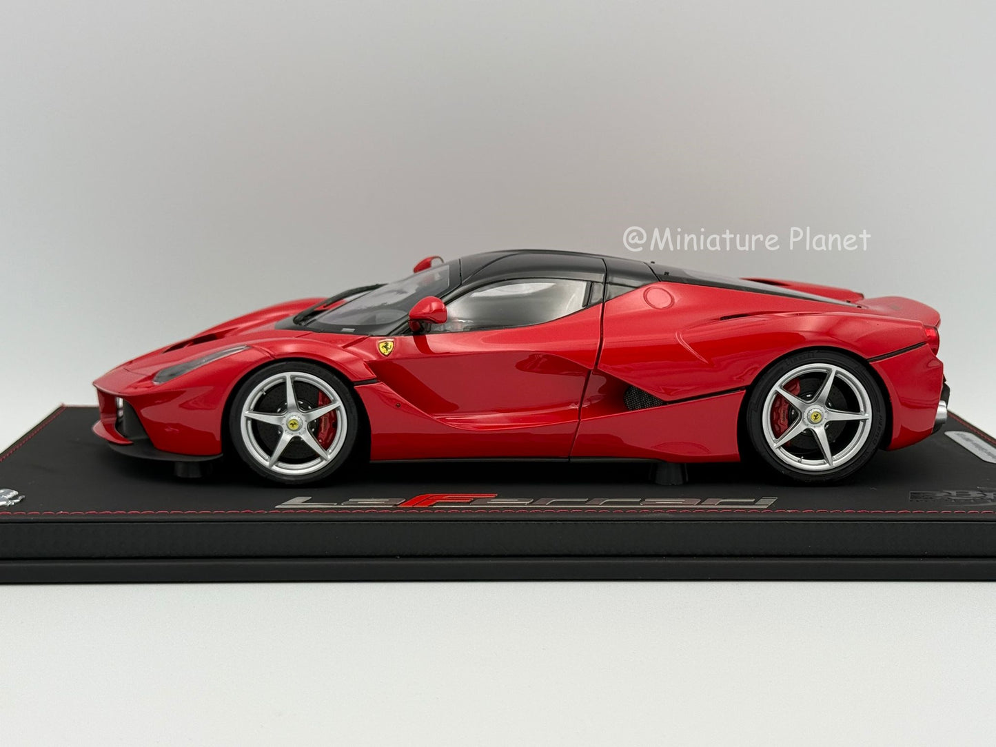 BBR 1:18 Ferrari Laferrari 'OPEN/CLOSE' Rosso Corsa 322