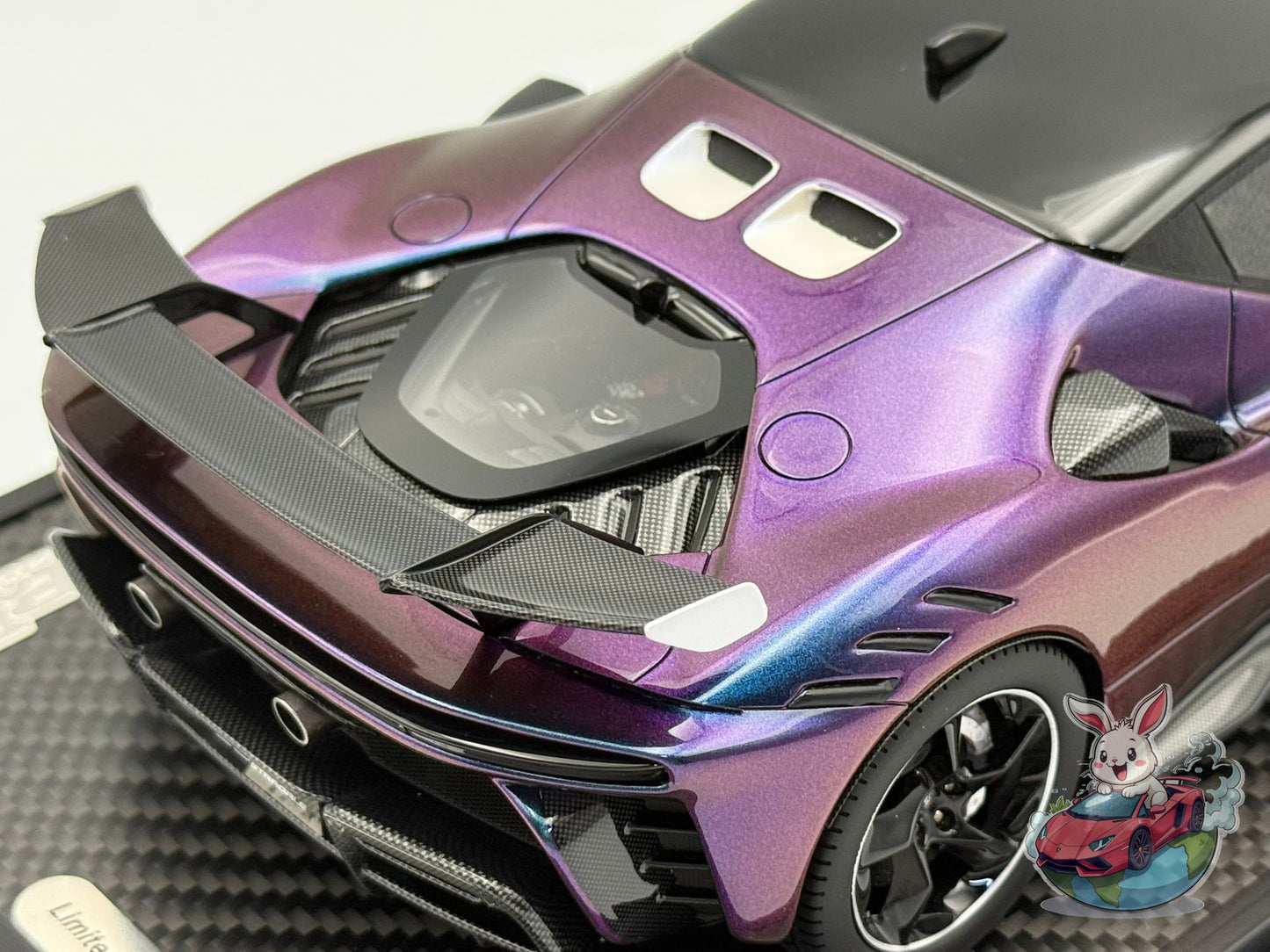 BBR 1:18 Ferrari SF90XX Stradale (Chameleon and black roof)