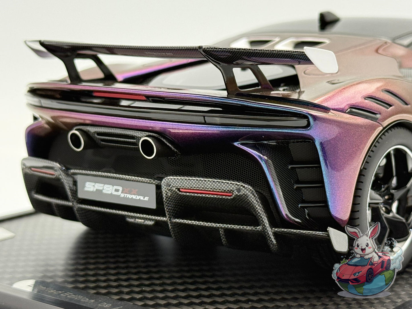 BBR 1:18 Ferrari SF90XX Stradale (Chameleon and black roof)