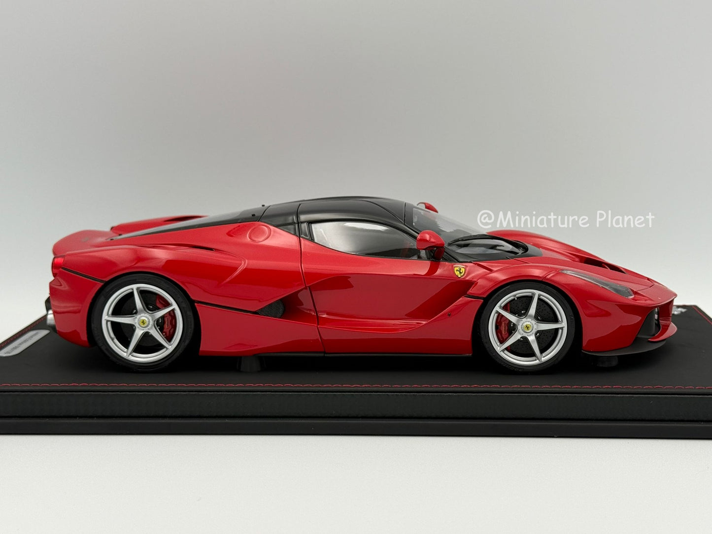 BBR 1:18 Ferrari Laferrari 'OPEN/CLOSE' Rosso Corsa 322