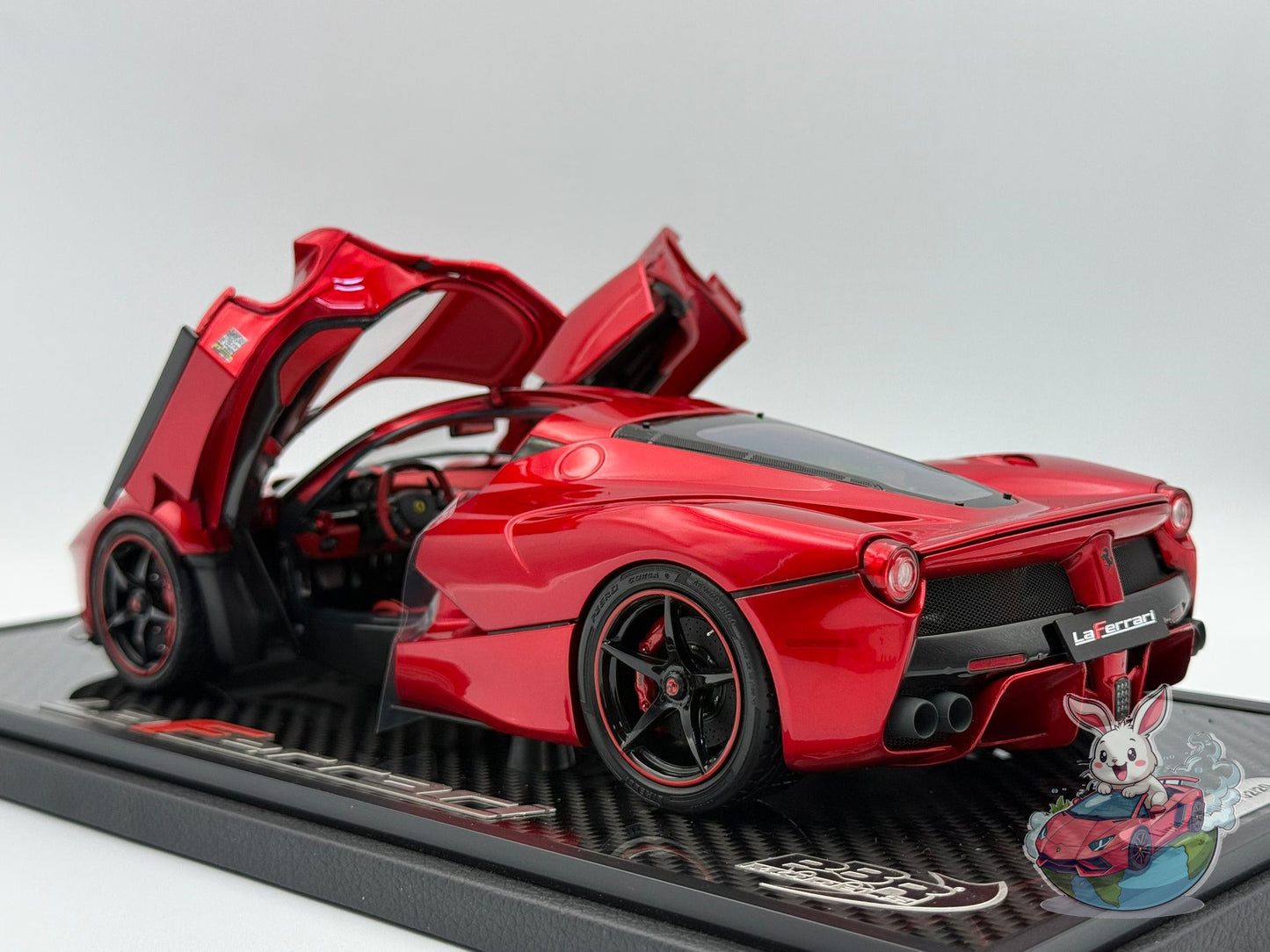 BBR 1:18 Ferrari Laferrari (Lewis Hamilton) - SPECIAL COFFRET