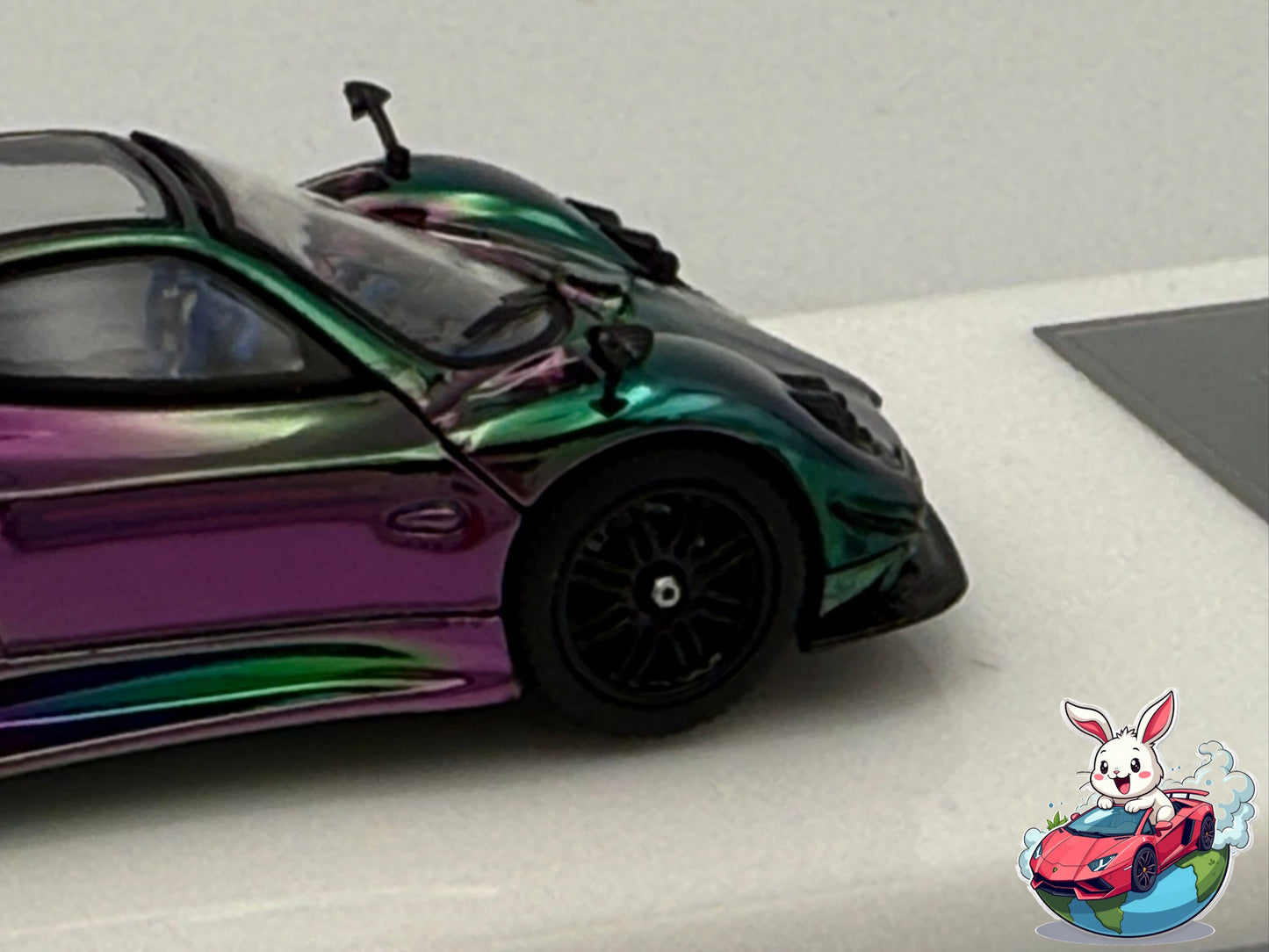 Henson & Heaven 1:64 Pagani Zonda Tricolore (Chameleon)