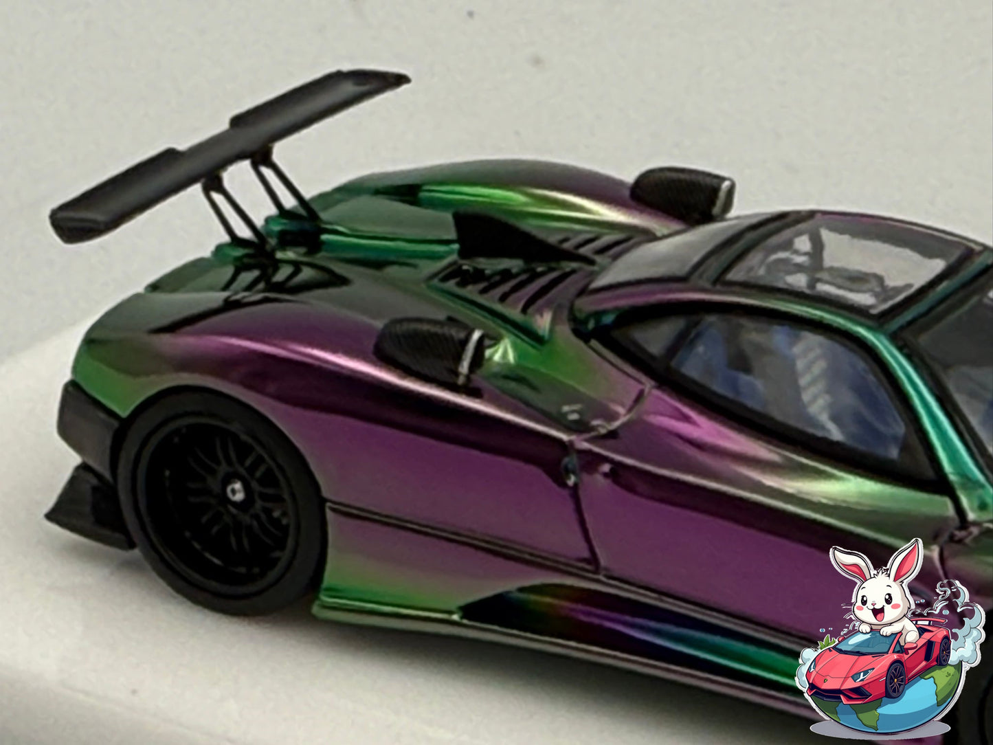 Henson & Heaven 1:64 Pagani Zonda Tricolore (Chameleon)